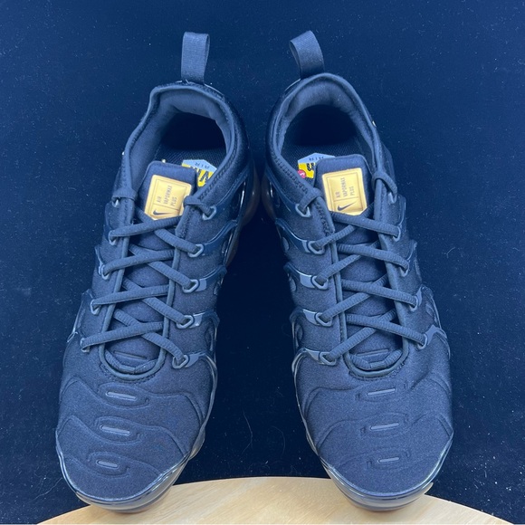 Nike Air VaporMax Plus Black Metallic Gold CW7299-001 Men's Size 9.5 - Picture 10 of 10